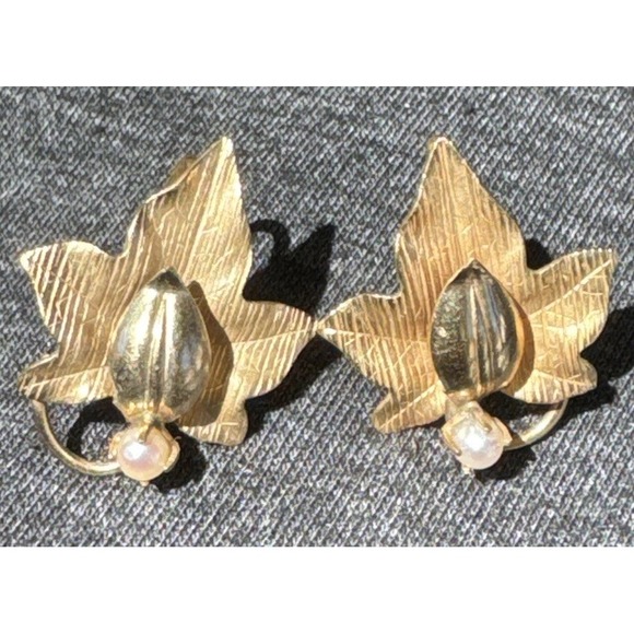 The Unbranded Brand Jewelry - Vtg. 1/20 12 kt Gold‎ Filled Leaf W/ Pearl Earrings with Screw Backs Set